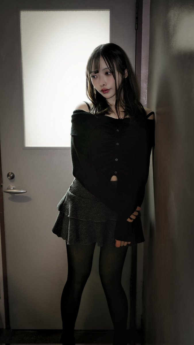 M2Qc1's tweet photo. "Black is my happy color." 
Subject：立華さり@sari_ulp
​#aesthetic　#portraitphotography https://t.co/Na9D6Zg9gf
