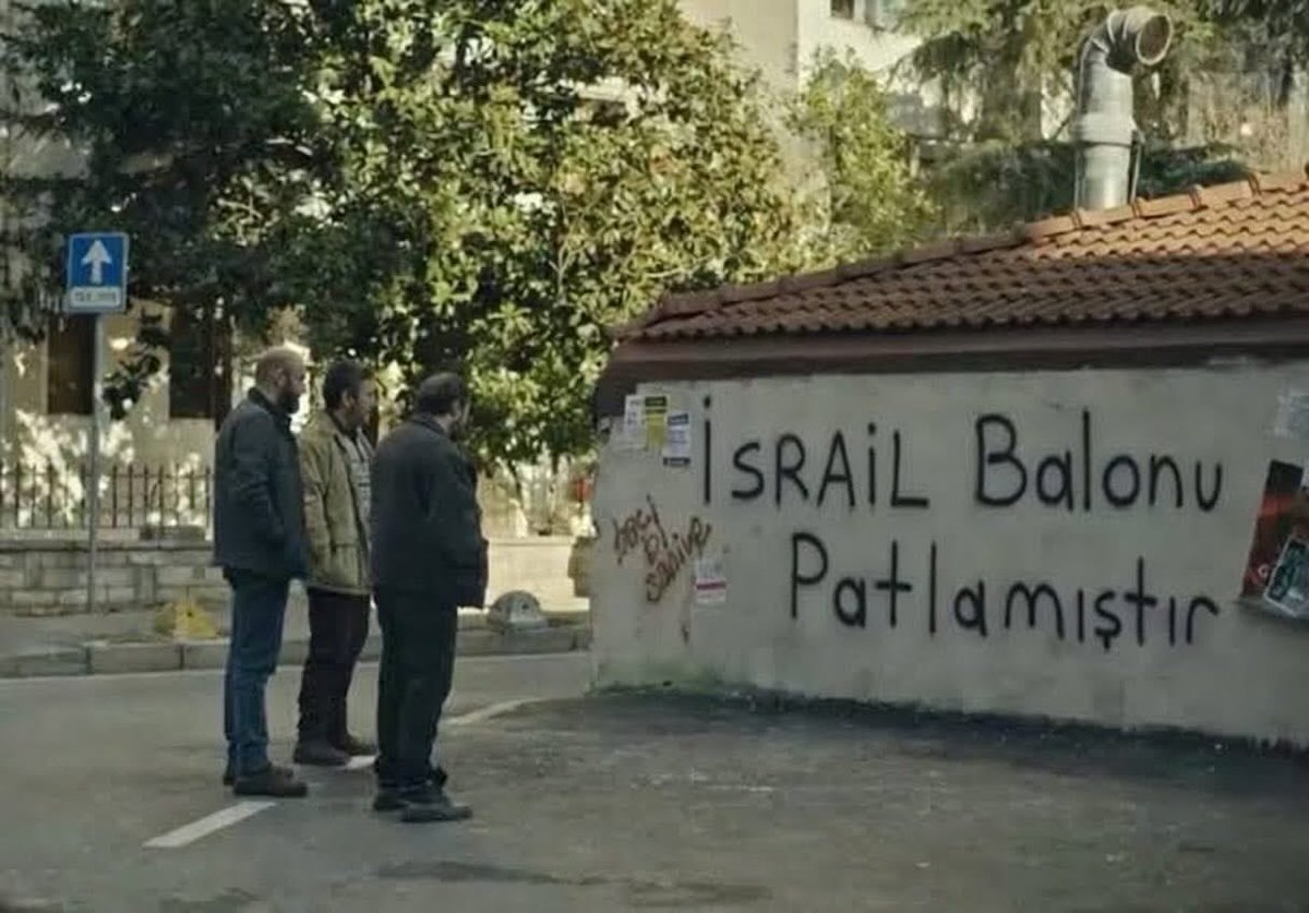 ADIMLARAvrupa's tweet image. İtibara değer veren #akp çemkiriyor
İtibar sahibi #İran savaşıyor!
At binenin kılıç kuşananın
Ya #Devlet başa ya kuzgun leşe

Aşağıdaki duvar sözü
#İBDA Adımlar Lideri
Ali Osman Zor beye ait!