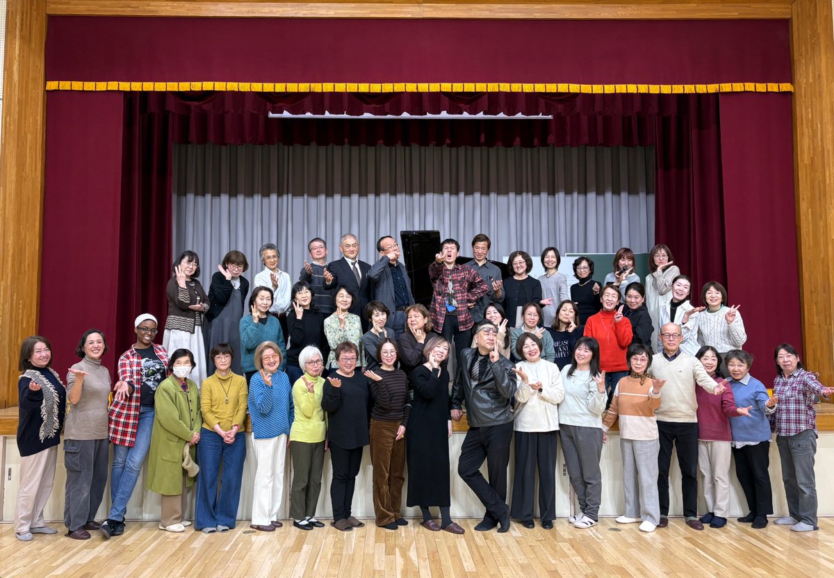 【みんなのオペラ・TACHIKAWA】
合唱団のキックオフから約半年ぶり、指揮者・演出家の角岳史さんがご登場！9月の公演に向けてイメージが膨らむような、楽しくて熱い音楽稽古となりました！練習後、講師の皆様を囲んで歌劇「カルメン」のイメージで📷✨