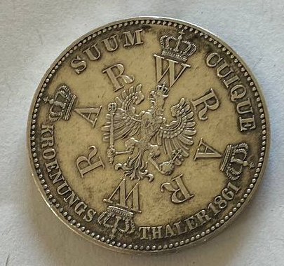 KommR_Hirsch's tweet image. Habe ich heute in einem Leitzordner gefunden. 
Tauftaler meines Grossvaters, den ich anlässlich meiner Taufe von ihm geschenkt bekommen hatte.
Motto: suum cuique (jedem das seine) 
Randprägung: MIT GOTT
#bePrepared
#StayPrepared 
#StayStrong