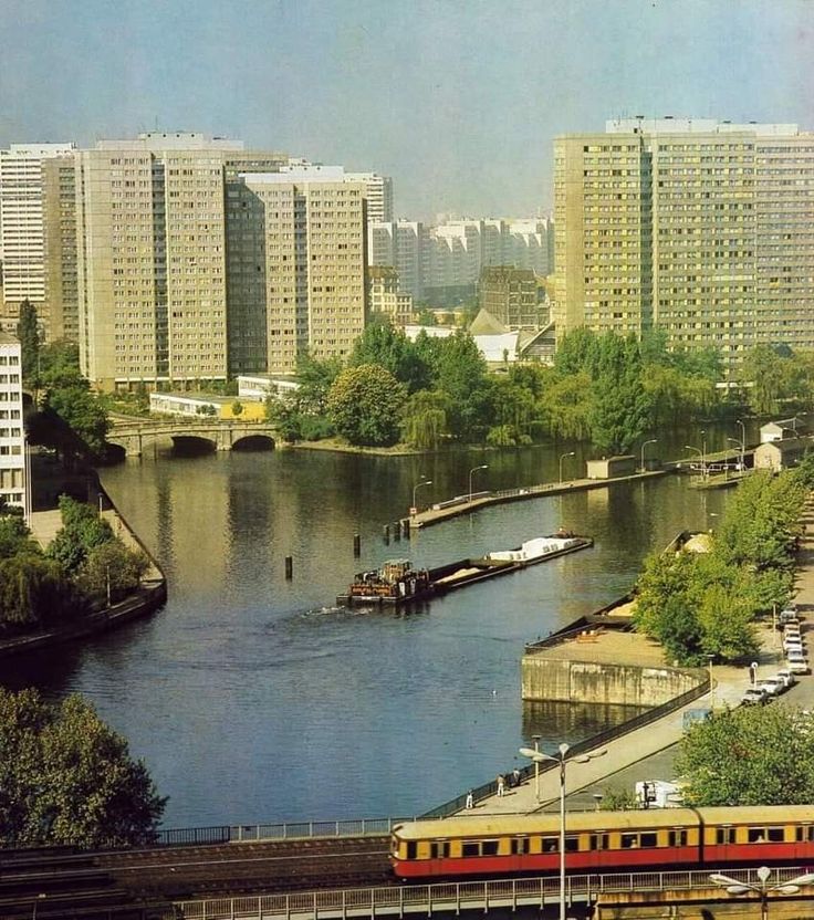 East German Visuals tweet media