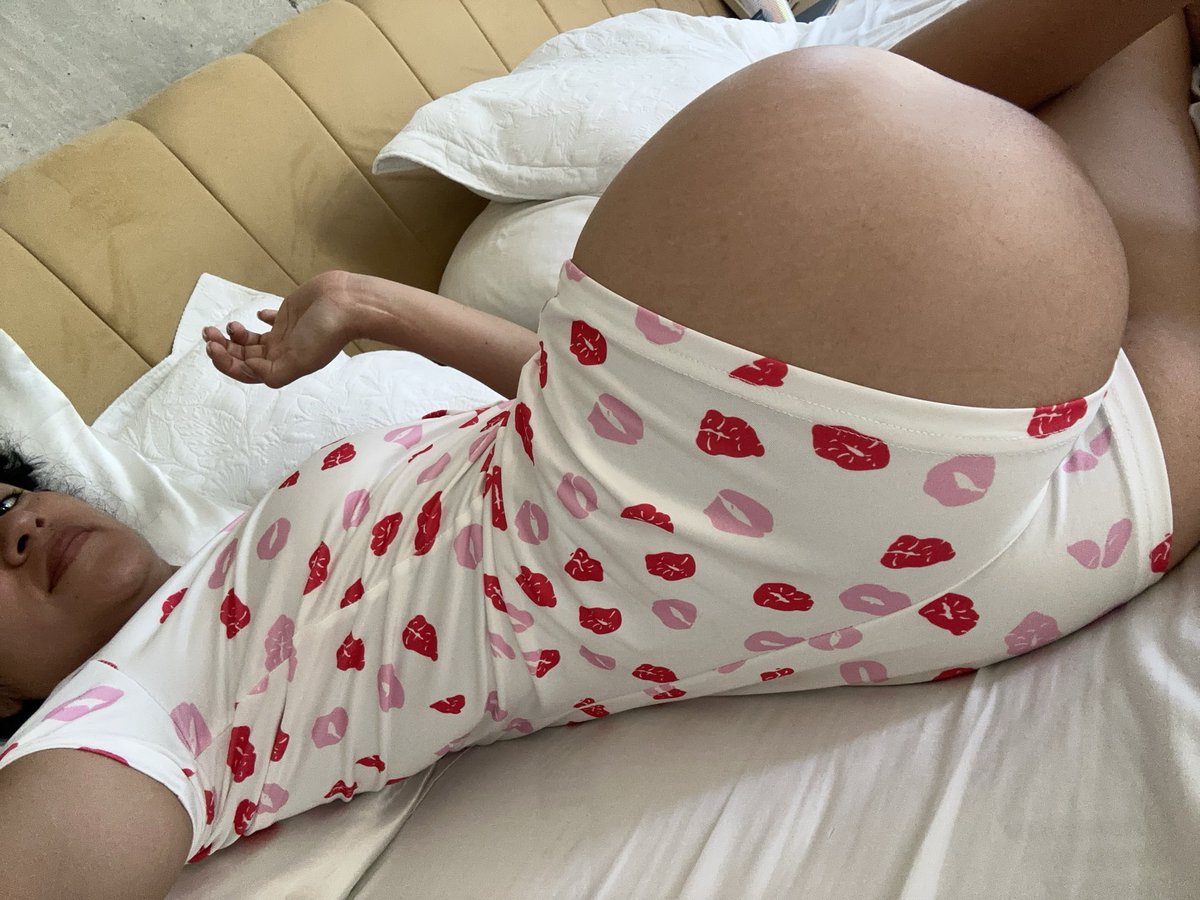 Coucouuu, tu es chaud pour 3 photos gratuitement contre un p'tit like ? 😋