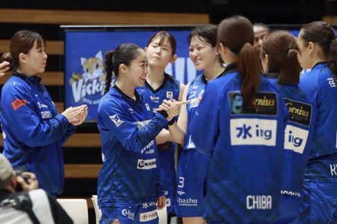 shihoisono's tweet photo. リリースでありました通り、今シーズンを持って羽田ヴィッキーズを退団することになりました。1シーズンという短い期間でしたが本当に感謝でいっぱいです。
どんな時も応援してくださったファンの皆さん、支えてくださった関係者の皆さま、そして共に戦ってくれたチームメイトに心から感謝しています。 https://t.co/y0BU75Gkuv