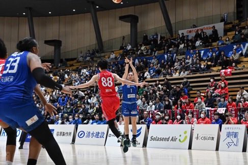 shihoisono's tweet photo. リリースでありました通り、今シーズンを持って羽田ヴィッキーズを退団することになりました。1シーズンという短い期間でしたが本当に感謝でいっぱいです。
どんな時も応援してくださったファンの皆さん、支えてくださった関係者の皆さま、そして共に戦ってくれたチームメイトに心から感謝しています。 https://t.co/y0BU75Gkuv