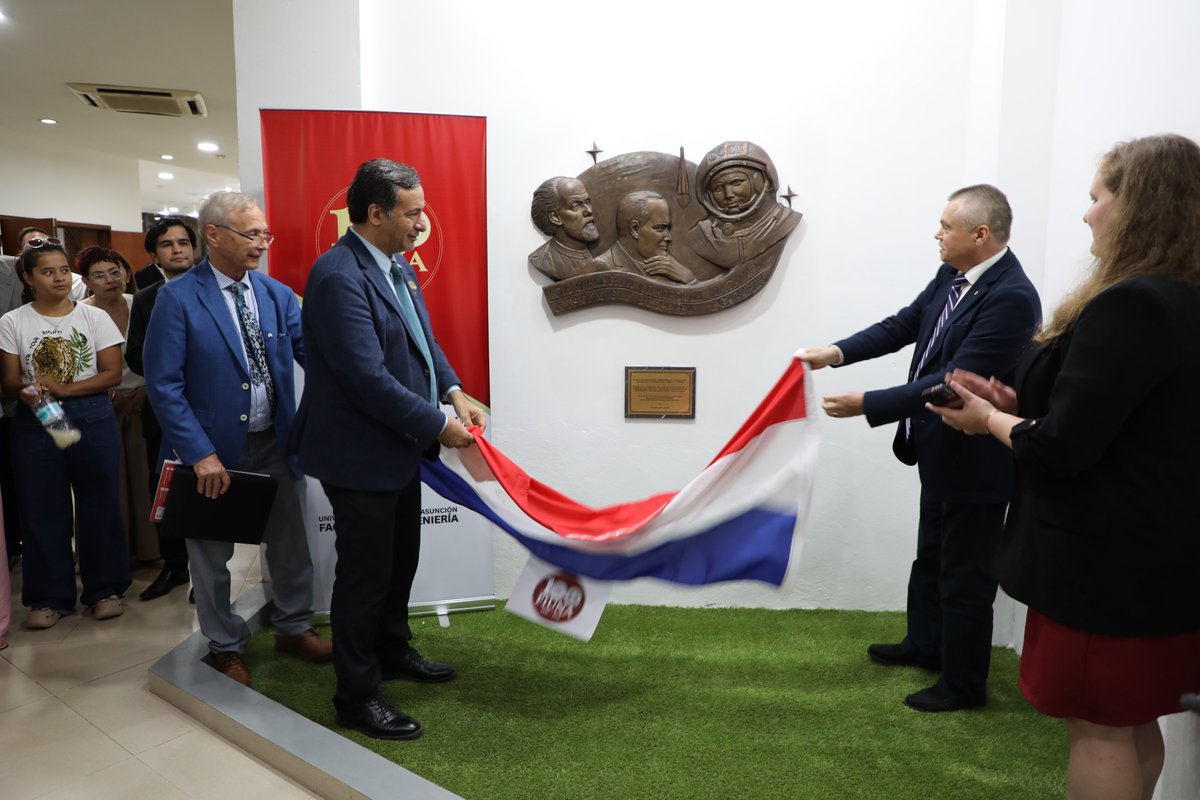 Tributo a los fundadores y docentes rusos que cimentaron las bases de la FIUNA. 
Leer: wp.me/pc8Odv-m5s 🔗#centenariofiuna