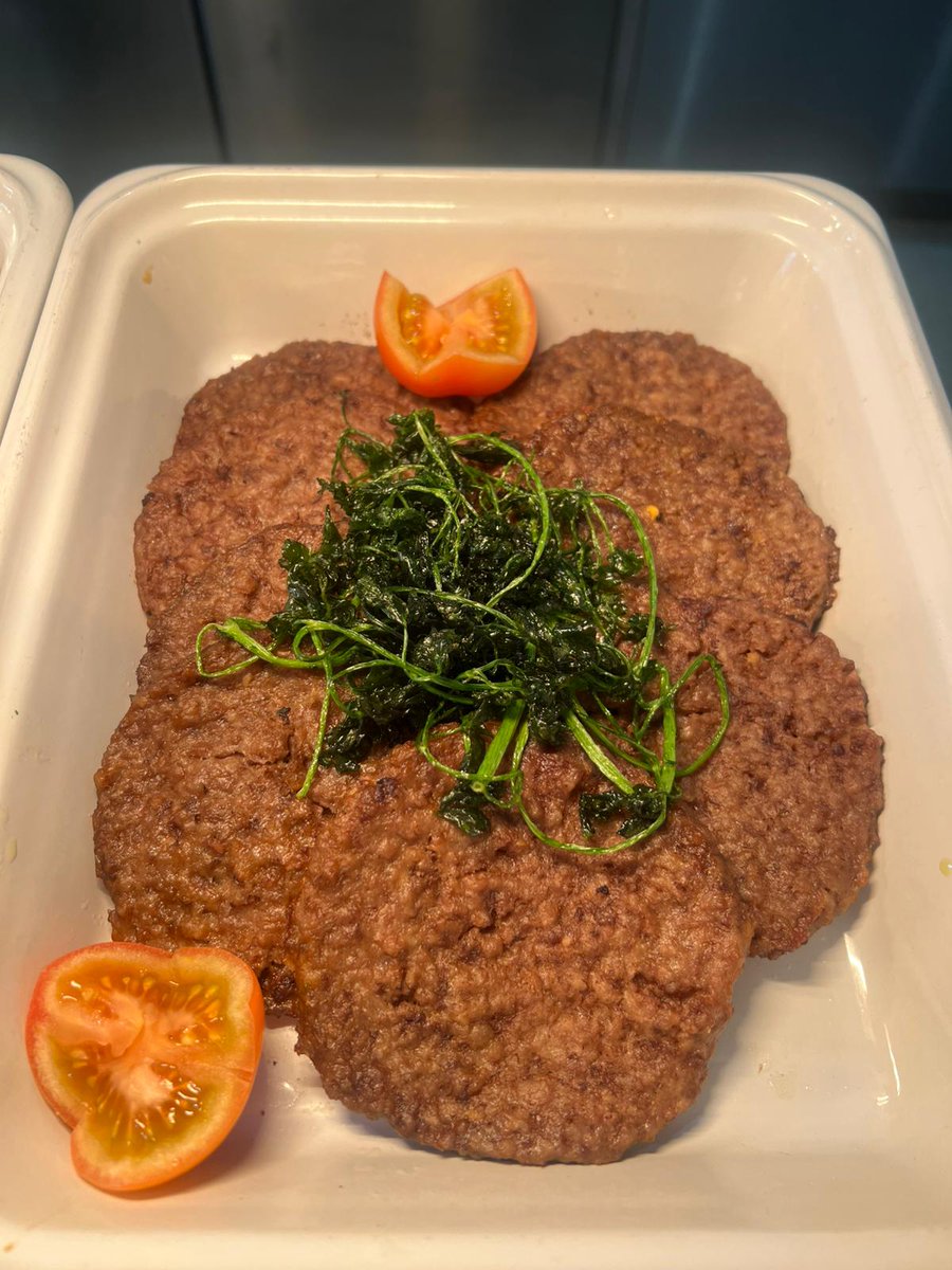 ueatwell's tweet photo. Today seems like a great day for a burger! Come to the Edge Restaurant, Docklands Campus. Something to suit all tastes, vegan, chicken, or beef 🍔🍔
#burgerlovers #lunchinspo  #UEL #uellife #DocklandsCampus https://t.co/tKtL69M3Br