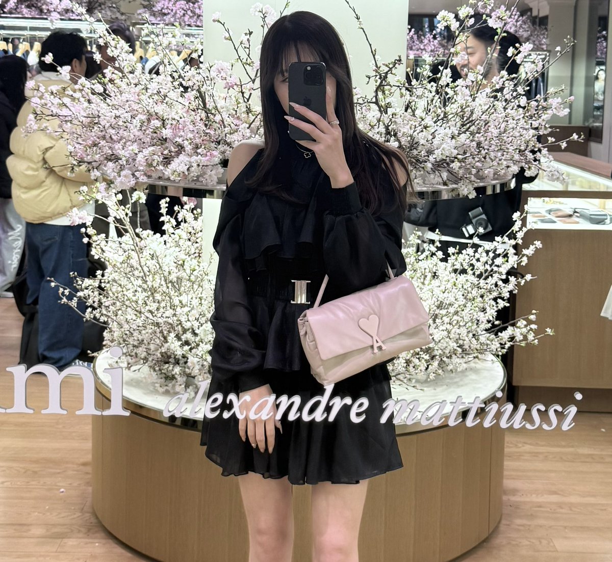 𝙃𝙞𝙣𝙖 tweet media