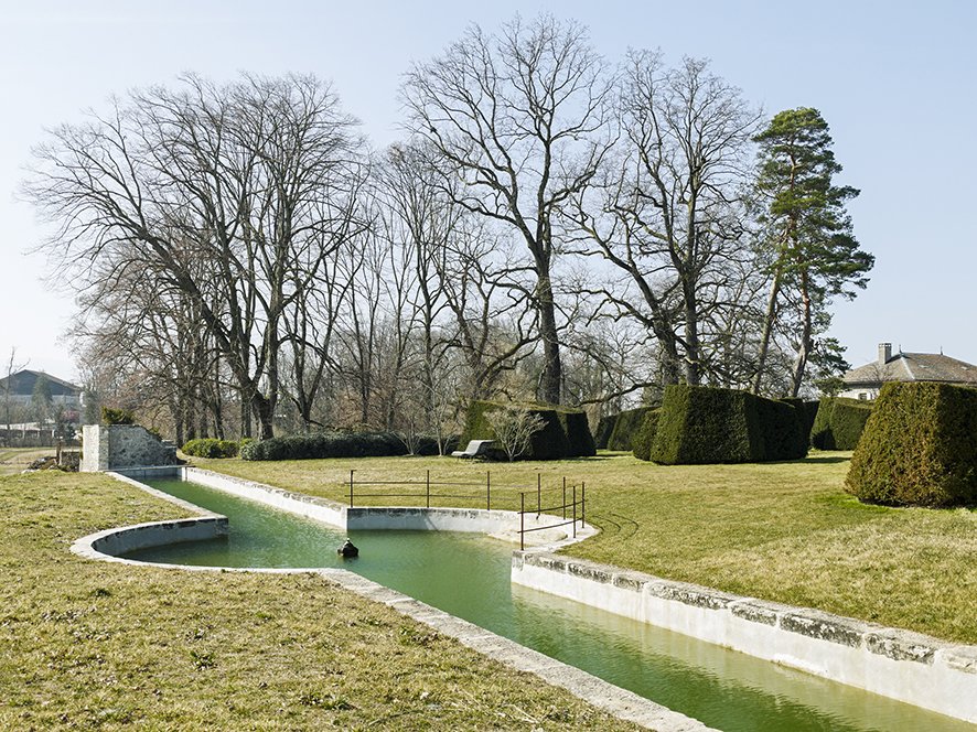 Genevaebyebike's tweet photo. Geneva, One of Europe's Best Gardens, Wine Tasting By E-Bike.  Discover these unusual Gardens, maze and wine tasting at this Estate.  A rare opportunity early booking necessary Book here https://t.co/w9V4L9apnm https://t.co/6DKjqiUFx8