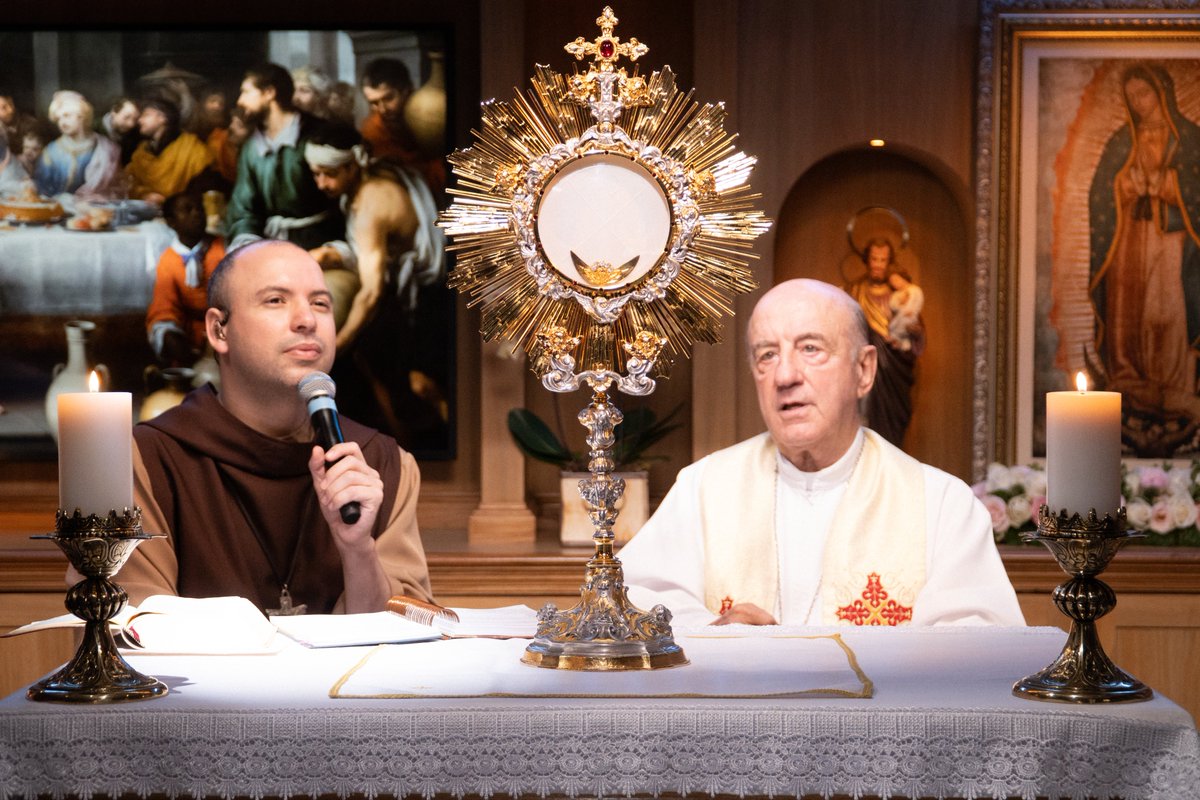 FreiGilsonCMES's tweet photo. Foi uma alegria rezar mais um Santo Rosário hoje, no dia de São José. Tenho certeza de que Deus falou profundamente ao seu coração.

Também foi uma grande alegria receber a presença de Dom Murilo Krieger.

Até amanhã, se Deus quiser, amanhã teremos mais.

Agora me conta: qual momento mais te marcou hoje?