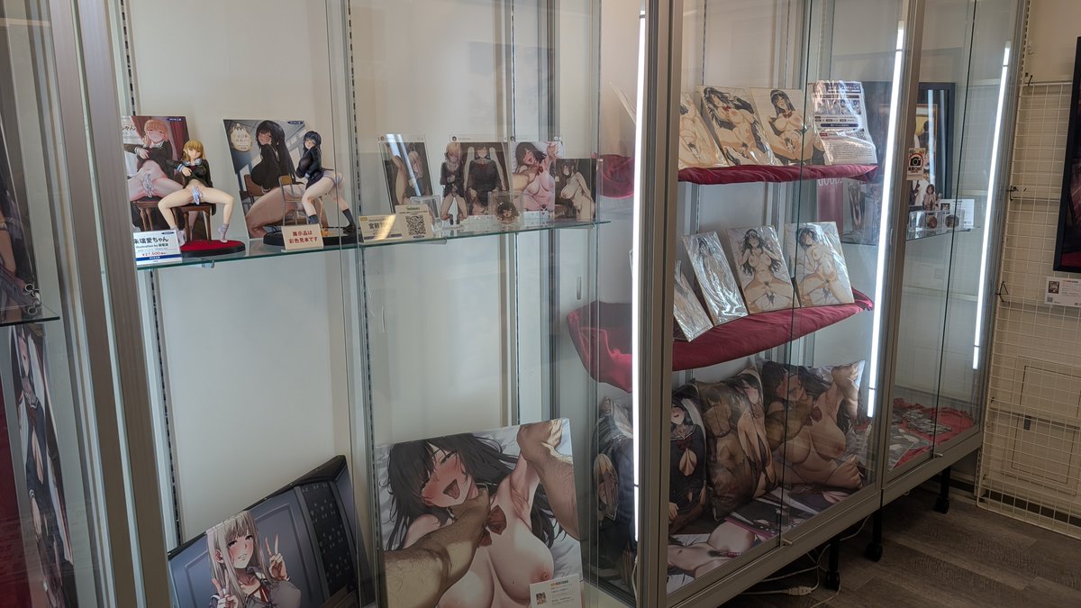 「秘め事教育展」明日～29日 12:00～20:30
で開催いたします!
色紙に加え、ダイキ工業様のフィギュアの展示もあります!
詩帆さんのデコマスもありますので、是非見に来ていただけると幸いです。

公式ページからグッズ通販もありますので是非!
https://t.co/jsMAX3FJZe 