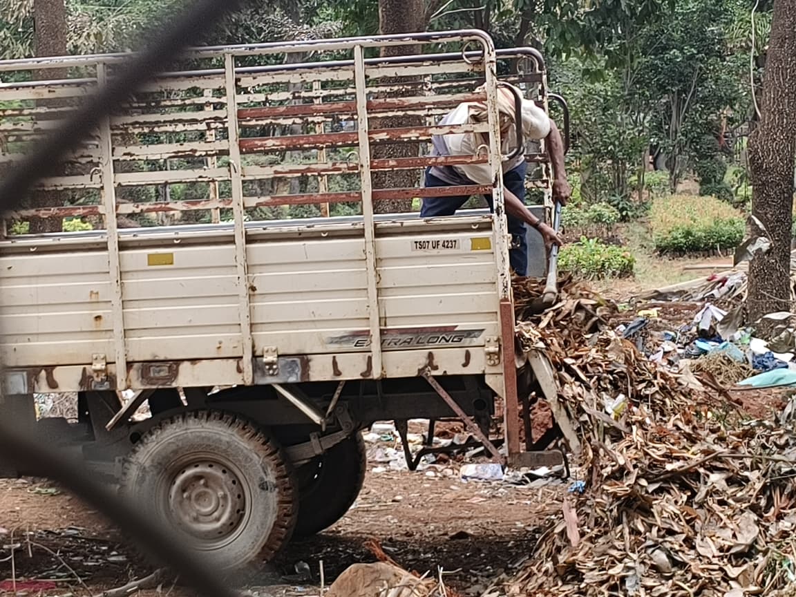 NallagandlaHuda's tweet photo. In Nallagandla HUDA, Magadha park/nursery behind D-mart GHMC is dumping garbage/green waste making the surroundings unhealthy to live, request authorities to clear all the garbage from the park and not to dump going ahead, thank you @MC_Cyberabad @ZC_SLP @Deeswm49 https://t.co/S3I55OjrRT