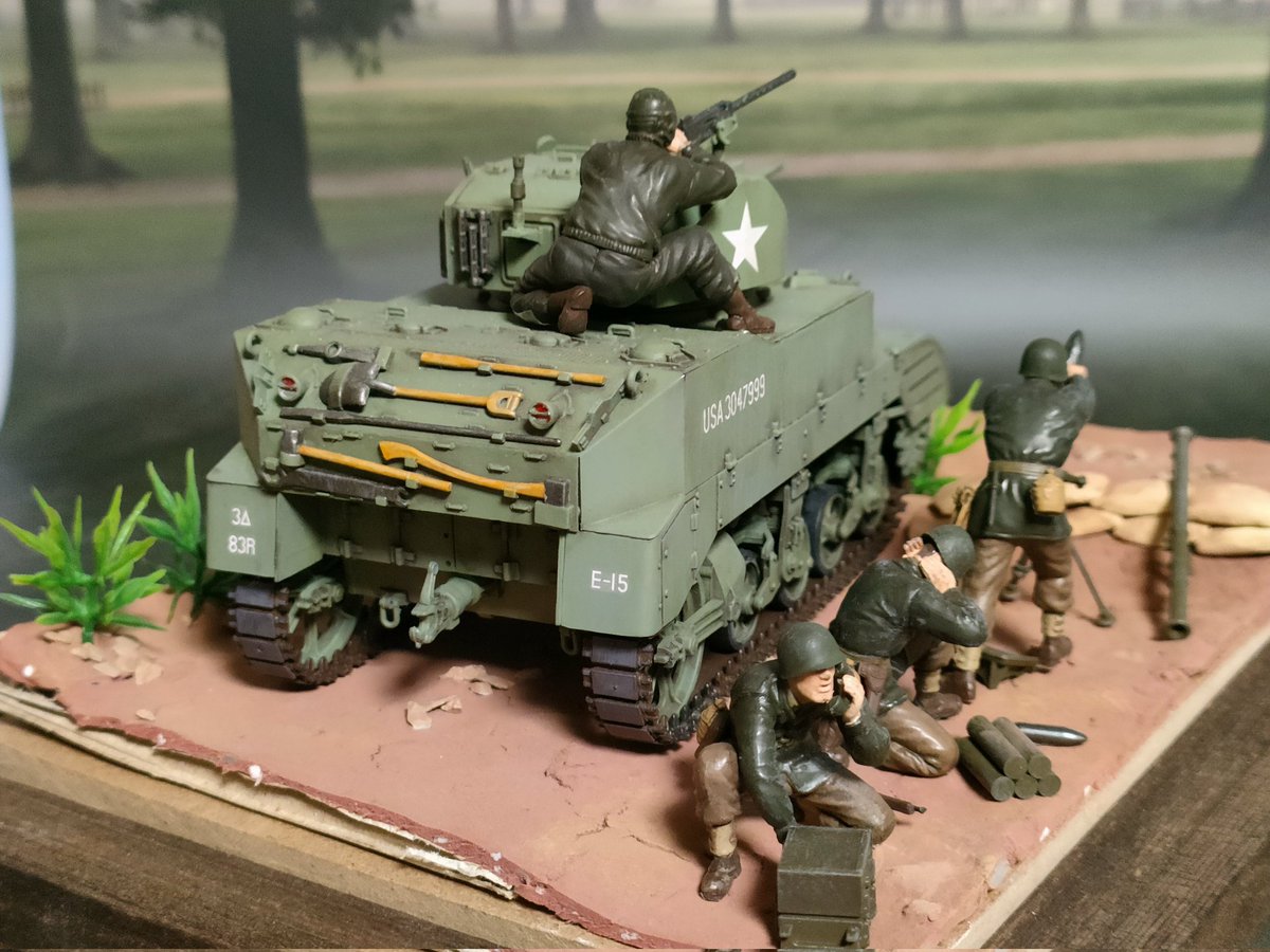 タミヤ1/35 アメリカ軽戦車M5A1ヘッジホッグ追撃作戦セット 完成しました😆✨
ベースはダイソーのジオラマ粘土ライトブラウン、土嚢は石粉粘土で自作、戦車の車体の塗装はダイソーのミリタリーグリーンを使用しました🤩🍀
#狩虎R08