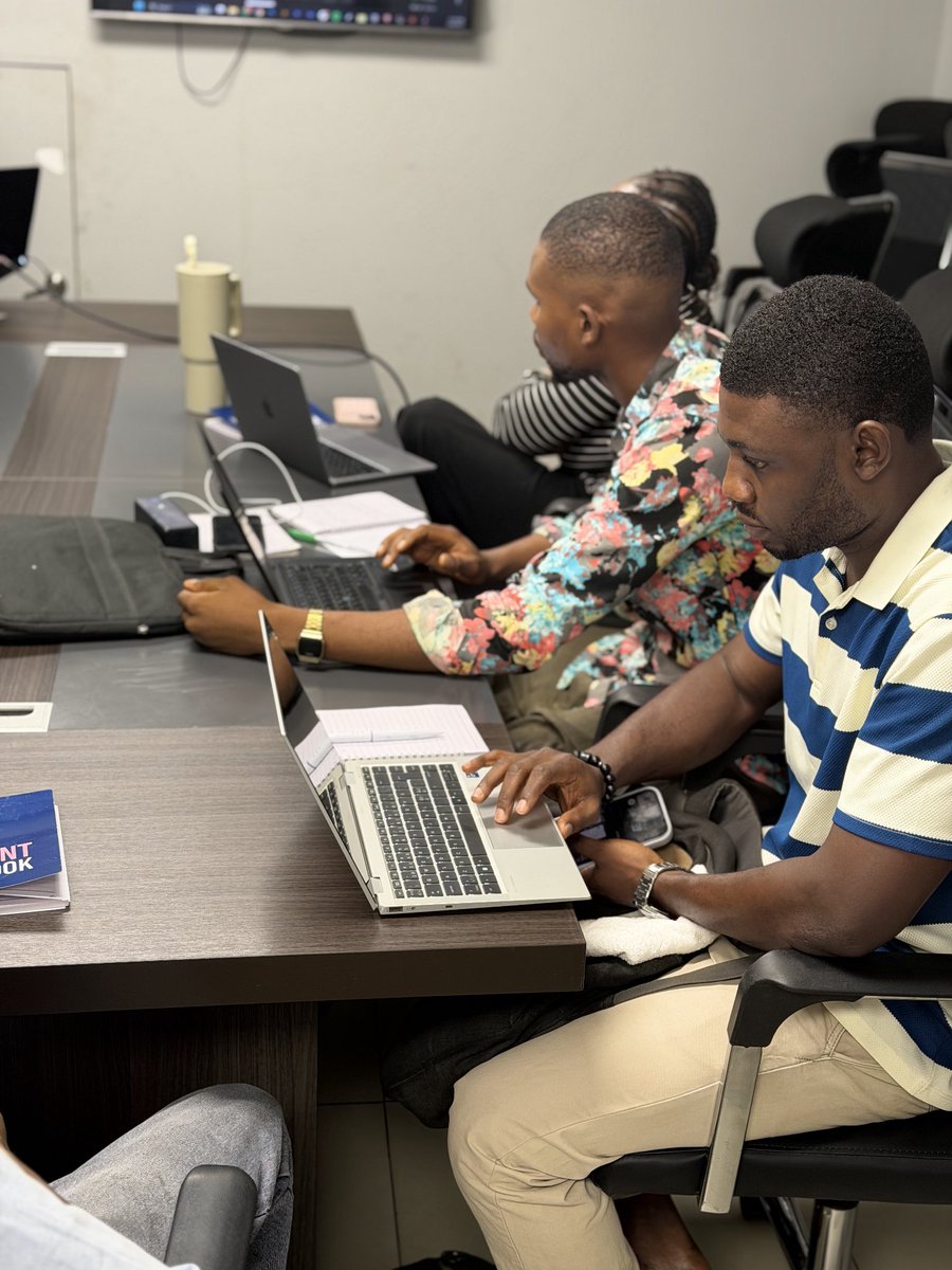 Initium Design Academy tweet media