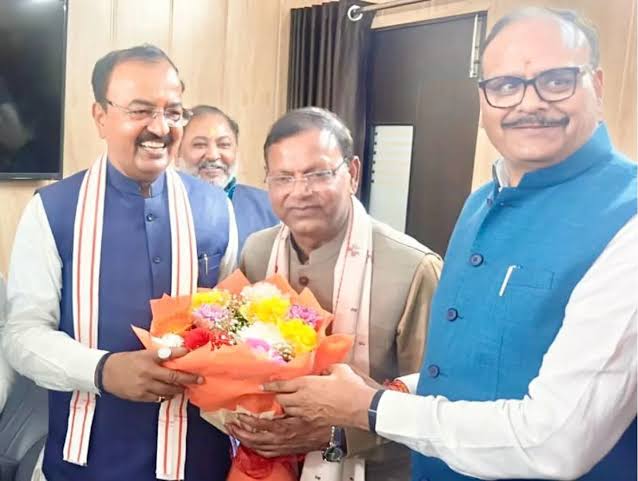 Awesh Tiwari tweet media