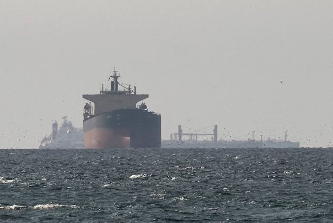Mr_PonchX's tweet photo. 🚨 BREAKING:

🇮🇷 Iranian lawmakers are proposing to impose transit tolls and taxes on vessels passing through the Strait of Hormuz.

#StraitOfHormuz #Iran #OilTransit https://t.co/9j6s93Irv5