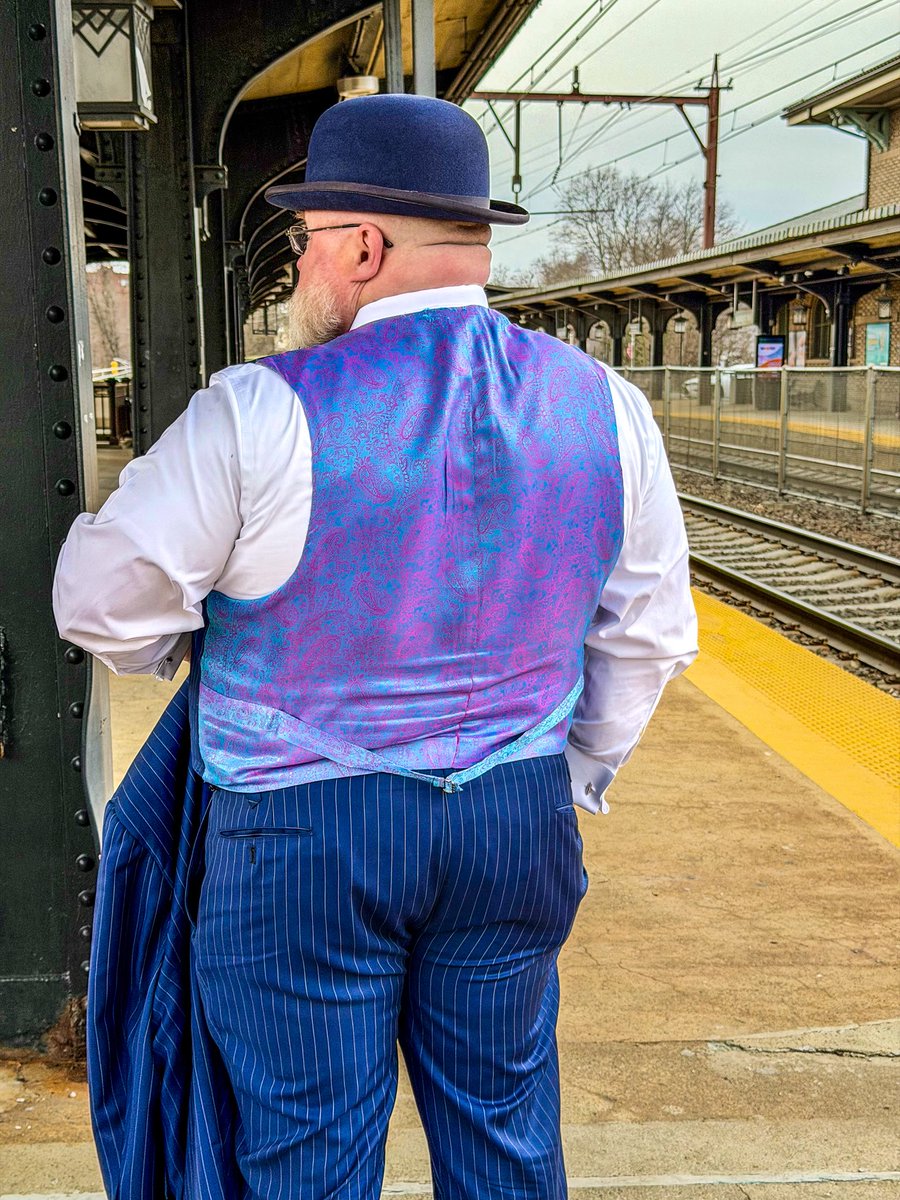 TheBigSartorial's tweet image. On Wednesdays we wear suits… well, I mean, we wear suits every day so unless you’re wearing one.. you can’t sit with us! 
#Suitup #sartorial #dapper #bespoke #suit #bigguys