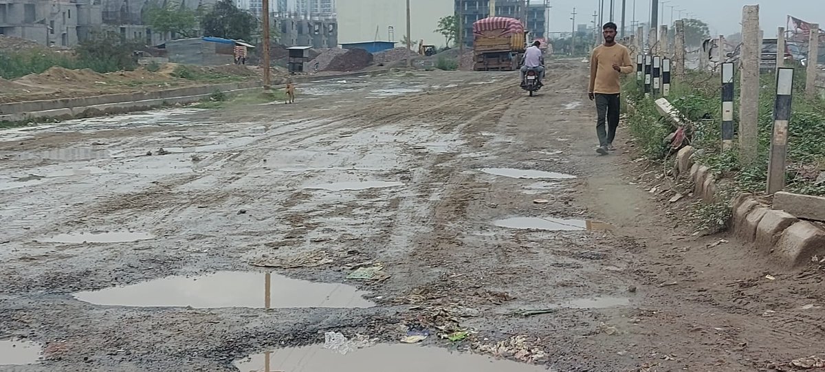 aksindian46's tweet photo. @RakeshK32229480 @MCF_Faridabad This is not the only situation in Faridabad; the same situation in Noida too.
@myogiadityanath pls help, we deserve a good road sir.
@OfficialGNIDA @CMOfficeUP https://t.co/KZRplQCjHg