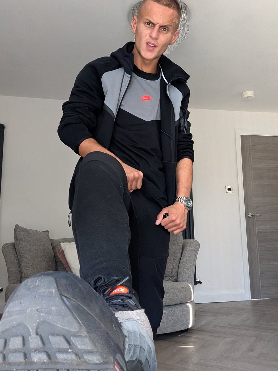 HornballChav's tweet photo. Lick my soles like a good boy ๐๐๐ฆ
#cashmaster #top #dom #hung #teencock #piss #daddy #master #teenchav #chavlad #bdsm #findom #trainers #hotchav #chavlad https://t.co/z7OfhQdll8