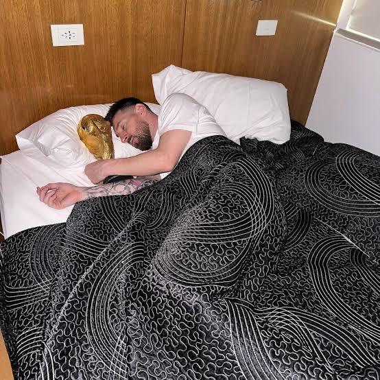 Alex Jools 25⚡️ tweet media