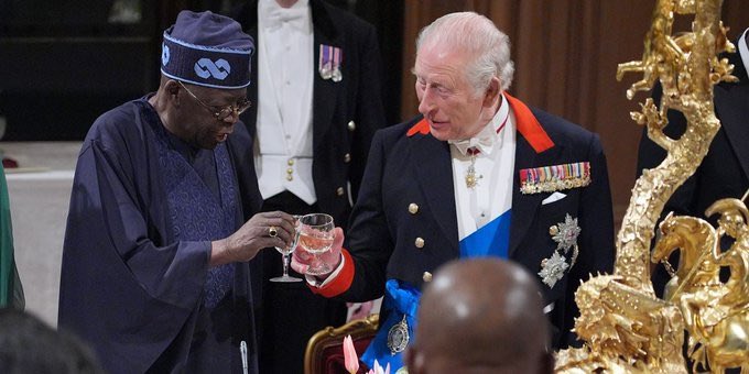 ZariyiYusufu's tweet image. The King of England and the “King of Nigeria” make a toast 🥂 

Difference (rather, similarities): both countries are under Islamist invasion; one with “#Islamophobia” as the tool of conquest, while the other with #genocidalmassacres, the like of which no other part of the world