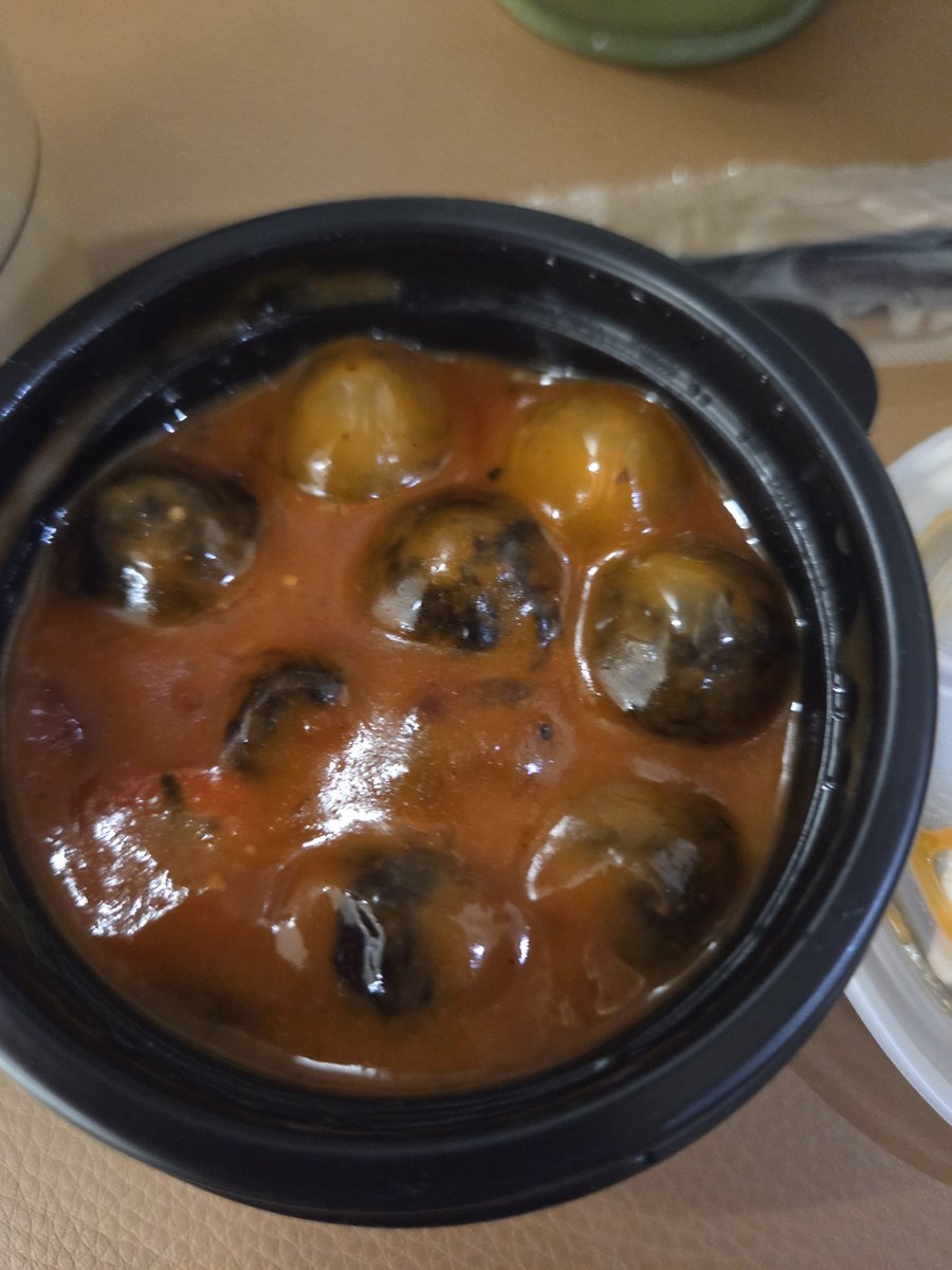 lllluuuullll's tweet photo. 先週韓国に行ったんだけど
ゴンチャに辛ラーメンコラボみたいなのがあって指差しで注文したらのよ。
番号呼ばれてて取りに行ったらタピオカだけだったの🤣
タピオカだけ売ってくれる優しさにに泣いた😂😂

そして絶対に飲み物に合わないグロいタピオカ（暖かい）に震えた😇 https://t.co/kQN5ccMUTv