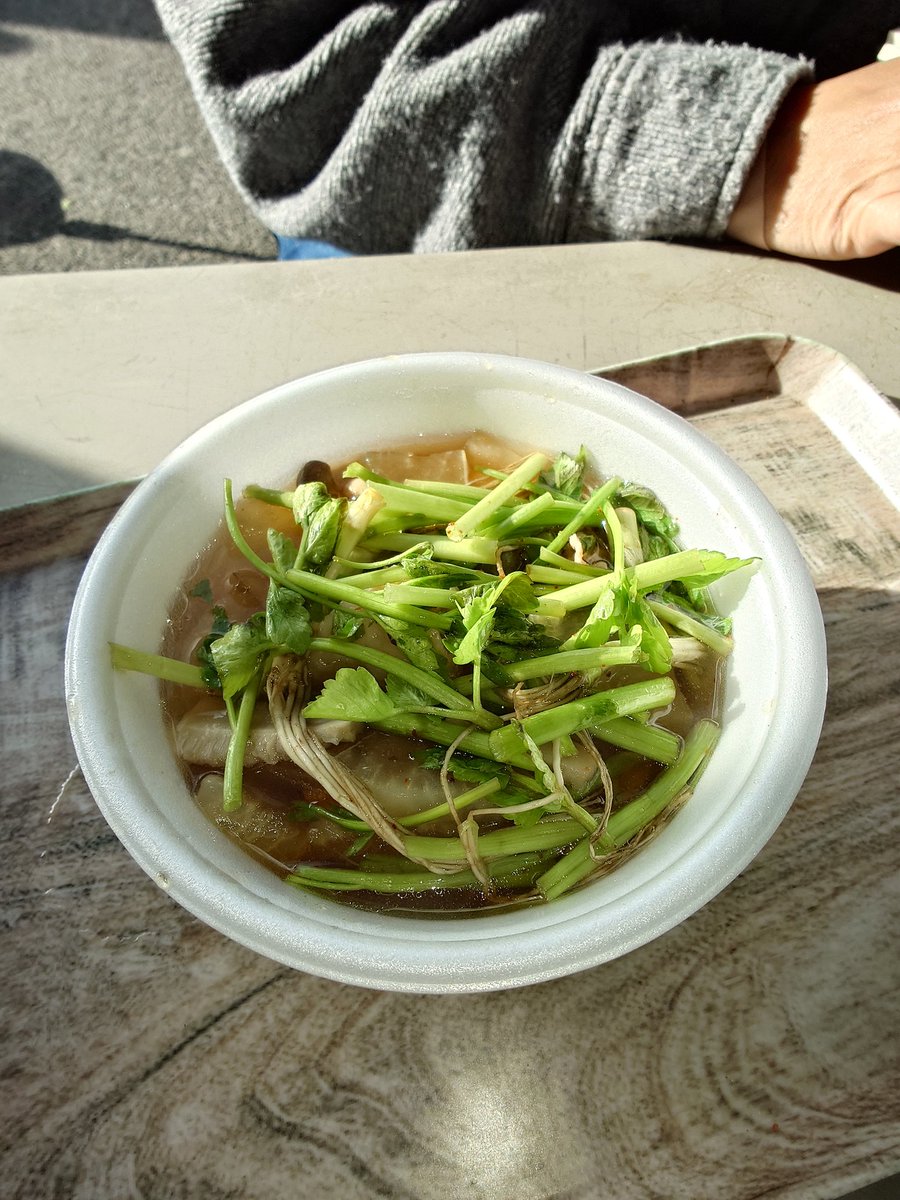 425S572's tweet photo. 閖上港朝市、海鮮丼、せり鍋美味しい https://t.co/hHXg5o25Su