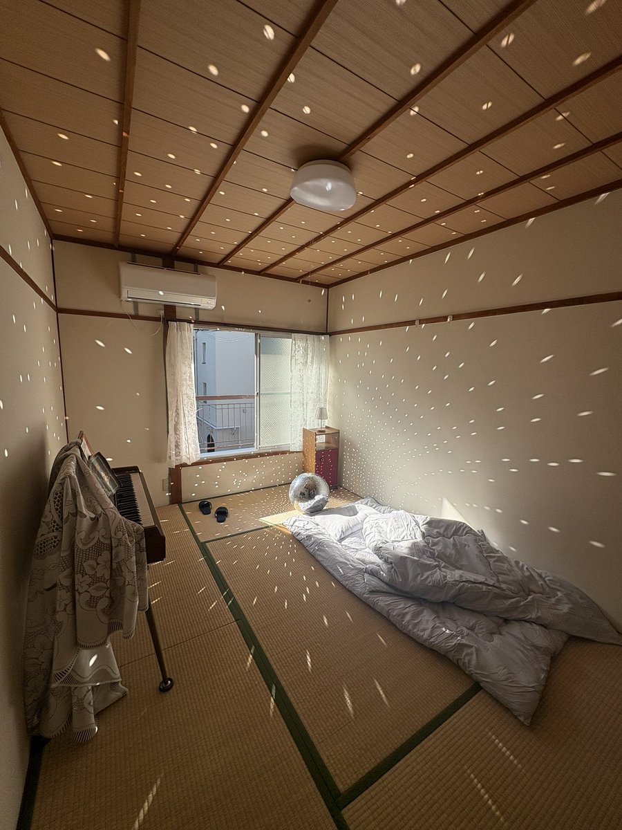 スタジオらむね<a href="/studioramune/">スタジオらむね</a> のお部屋を紹介いたします！

1枚目：1階キッチン
2枚目：1階和室（こたつは3月末まで）
3枚目：2階洋室
4枚目：2階和室

撮影している時間帯はバラバラですが基本的に南向きの物件なので日中はどのお部屋も明るいです✨
撮影の参考してください！

ツリーに続きます✨