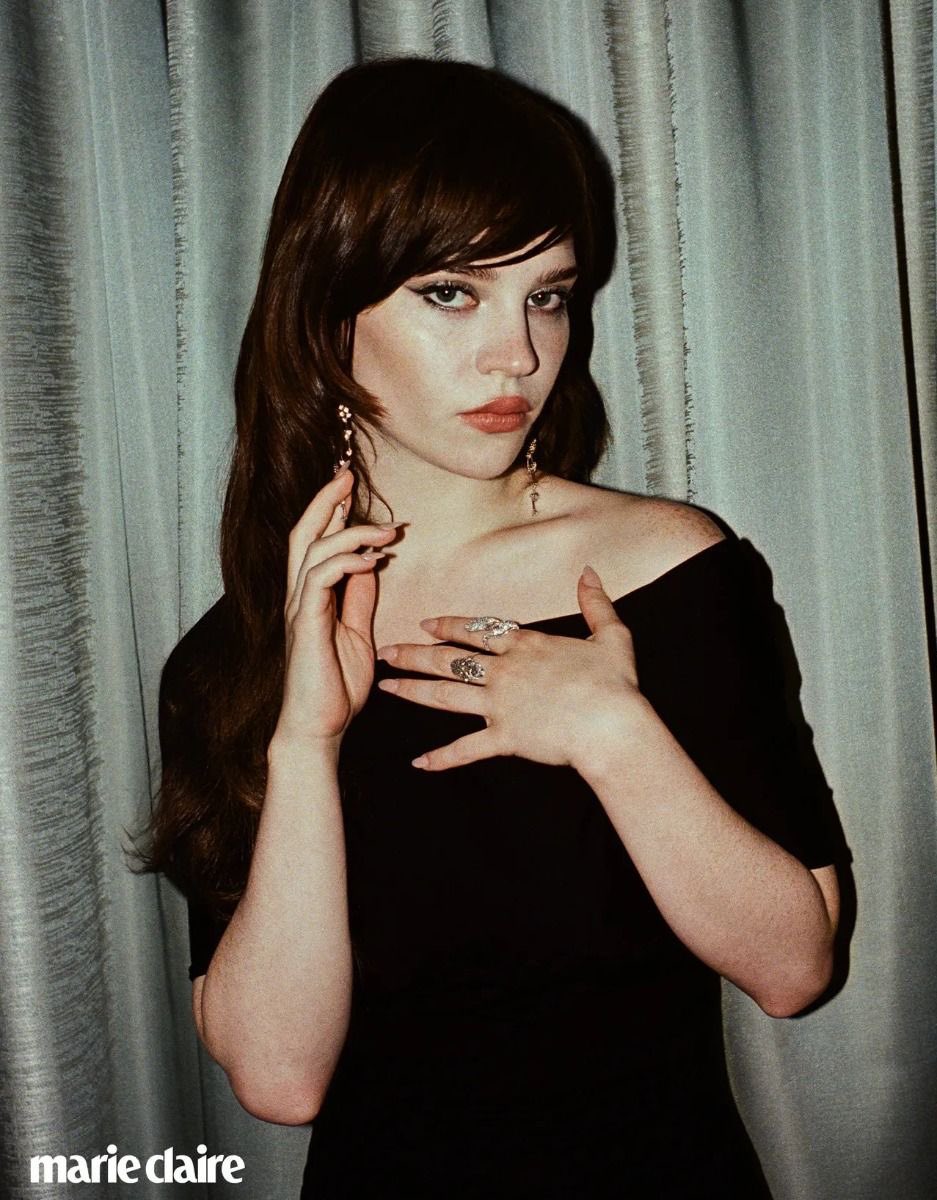 sophie thatcher files tweet media