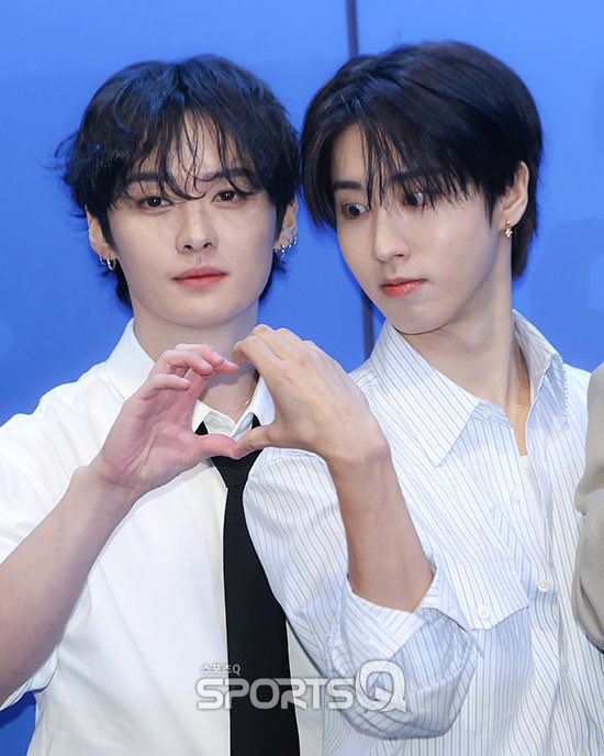 amani ﾒ𝟶 minho hyung baby hold my hand now tweet media