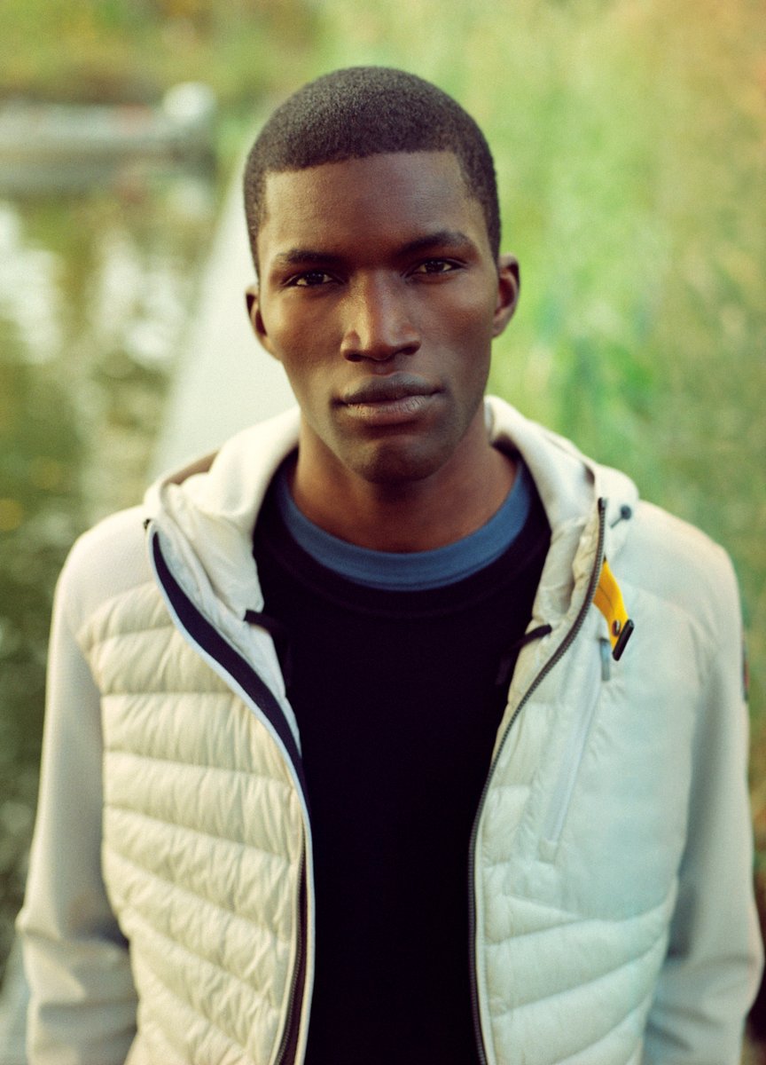 Kpopidol_closet's tweet image. [파라점퍼스, 2026 S/S 40번째 컬렉션]

이탈리아 컨템포러리 브랜드 파라점퍼스(PARAJUMPERS)가 브랜드 헤리티지를 재해석한 26SS 컬렉션을 런칭했습니다. '여정(Journey)'을 테마로 현대인의 라이프스타일에 맞춘 두 가지 라인을 선보입니다.

➡️brand.naver.com/parajumpers

#파라점퍼스 #parajumpers