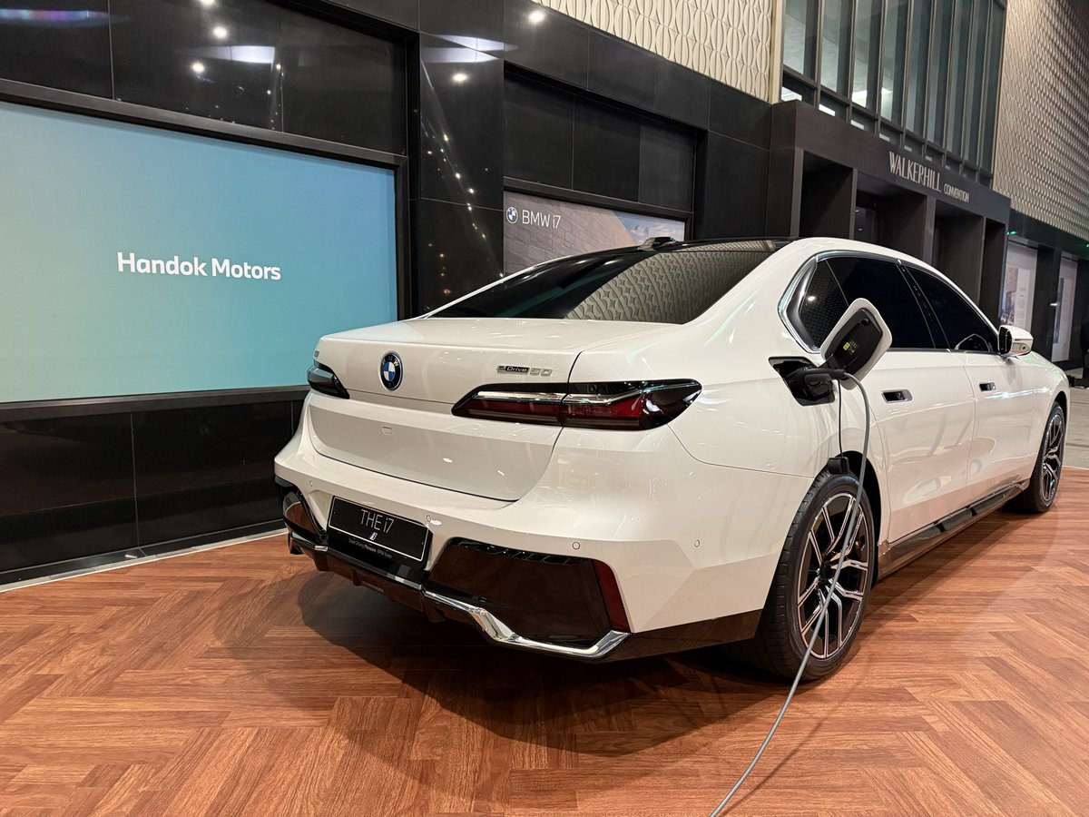 Cashwood_Eunni tweet media