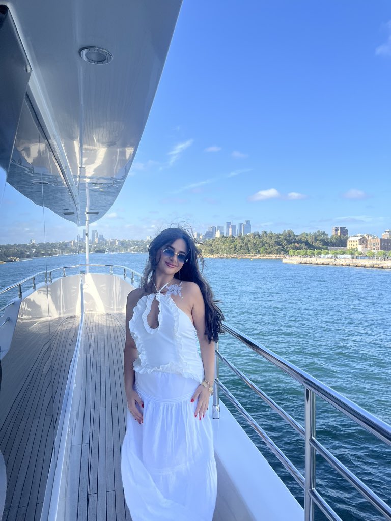 Chloe 💸 tweet media