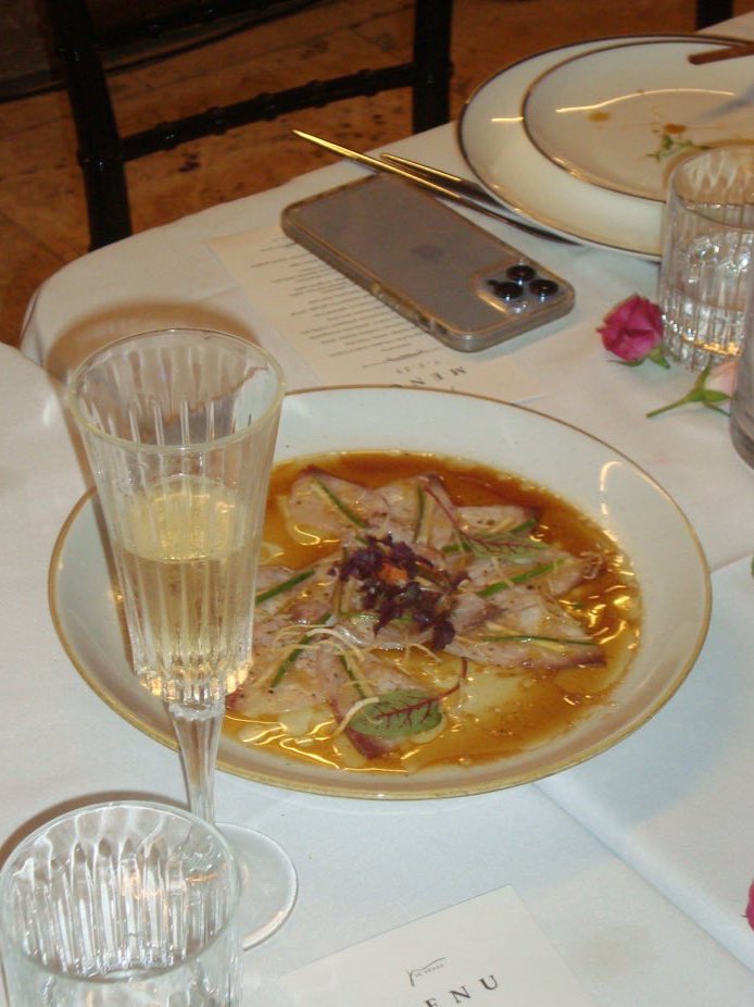 Chloe 💸 tweet media