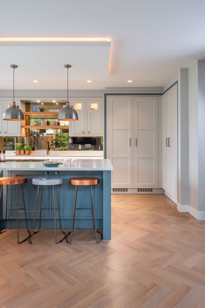 stonehamkitchen's tweet photo. Lighting has been carefully designed in this kitchen to highlight shelves, internal cupboards, the kitchen island and the ceiling bulkhead above it.
Images show lights on and off!
Find out more about this project: https://t.co/sd0VWR5Wav
#kitchenlighting #kitchenideas https://t.co/3T7E16ErYG