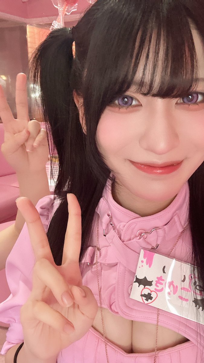 koyuki__88's tweet photo. ただいーま！！出勤してる𛰙᭜𖫴𖫰𖫱𖫳𖫲𖫲𖫳𖫴𖫰𖫱꛰ ᭜𖫴𖫰𖫱𖫳𖫲𖫲𖫳𖫴𖫰𖫱꛰ಣ
いつもとどこか違うところがあります😽
2枚目はろんちゃんのお手手ฅ
 #沖縄 #コンカフェ #コンカフェ嬢  #雰囲気 https://t.co/bjpSFk6GHa
