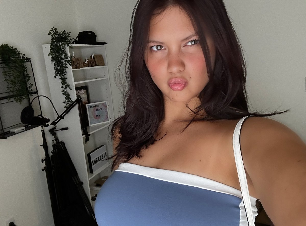 Emily Jones tweet media