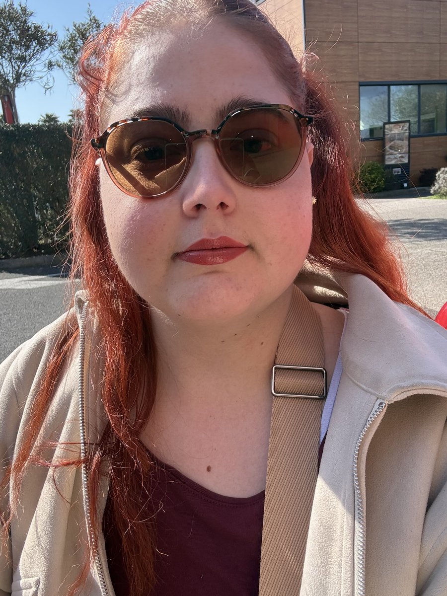 Mélina 🍁 tweet media