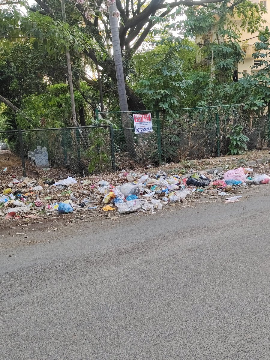 AdarshMurthy6's tweet photo. Garbage dumped in front of the park causing problems for walkers and the houses nearby. Kindly clear the garbage. @GBA_office @GBAChiefComm @MlaMunirat52568 @osd_cmkarnataka @ICCCBengaluru 
Location: Ganesha Park, 11th Block, Papareddy Palya, Naagarabhaavi 2nd stage. https://t.co/XIypuCle1K