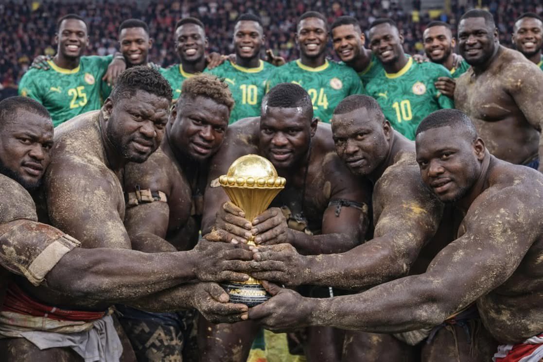 MiraDiallo4's tweet photo. 🇸🇳Les Marocains si vous osez venez prendre le trophée 🏆 🇸🇳🤣🤣🤣🤣 https://t.co/JH1NCEM51Z