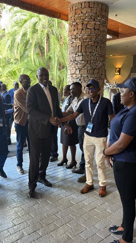 Fans of Dr Kuda Tagwirei tweet media