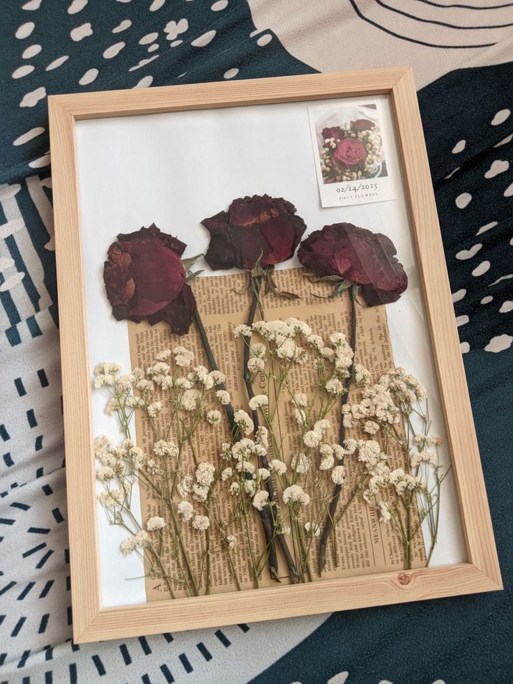 O sadece çiçek aldığını sanıyor..