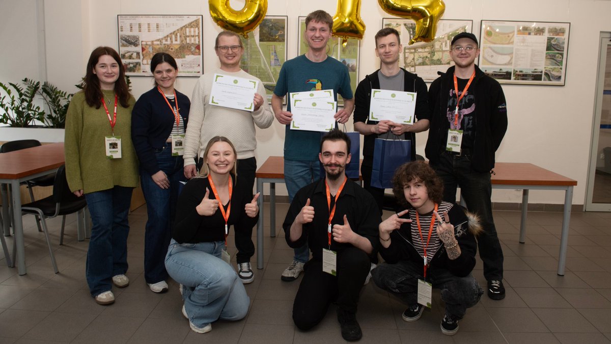🏆 Kacper Siatkowski from the Faculty of Mathematics and Information Science at WUT broke the record for the number of digits of π recited from memory 🧠 - our student recited 3102 digits!

✨ Congratulations! ✨

📸 Competition organizer – Cracow University of Technology