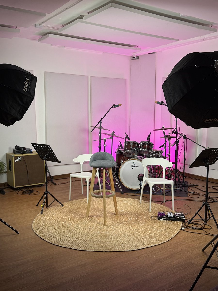 18entity tweet media