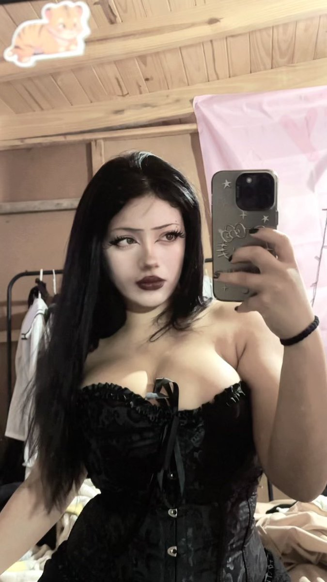 may._iiii tweet media