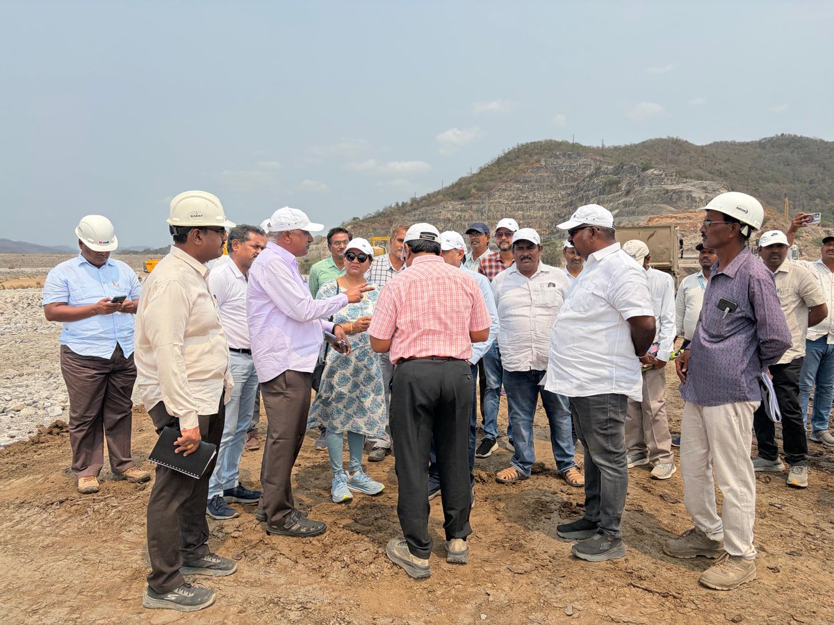 csmrsdelhi's tweet photo. Dr. R. Chitra, Director, CSMRS alongwith the Officers of CSMRS team comprising of  Dr. Manish Gupta, Scientist ‘E’, Shri Satyajit Roy, Scientist ‘C’, Shri Uday Bhanu Chakraborthy, Scientist ‘C, Shri Harendra Prakash, Scientist ‘C and Shri Hemant Kumar Joshi, Scientist ‘B’ visited the Polavaram Irrigation Project, Andhra Pradesh, on 16 March, 2026. The CSMRS team was accompanied by Shri M. Ramesh Kumar, Chief Engineer (P&D), PPA and Shri Narasimha Murthy, Engineer in Chief, WRD, Andhra Pradesh. The team inspected the construction works of Main Earth and Rockfill Dam being constructed at Gap-I of the Polavaram Irrigation Project, Andhra Pradesh.

#polavaramproject #CSMRS #waterresources #damconstruction
#AndhraPradesh