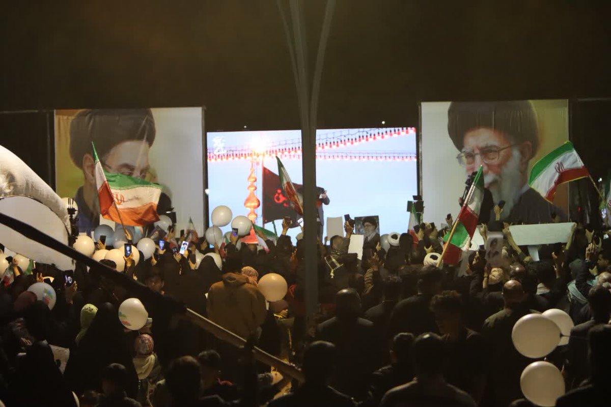 هر شب، میدان‌ها شاهد پیمانی دوباره هستند؛ پیمانی کهن میان این ملت و این خاک که هرگز کهنه نمی‌شود.
#تا_پای_جان_برای_ایران
#لبیک_یا_خامنه‌ای 
#حضور_مقدس