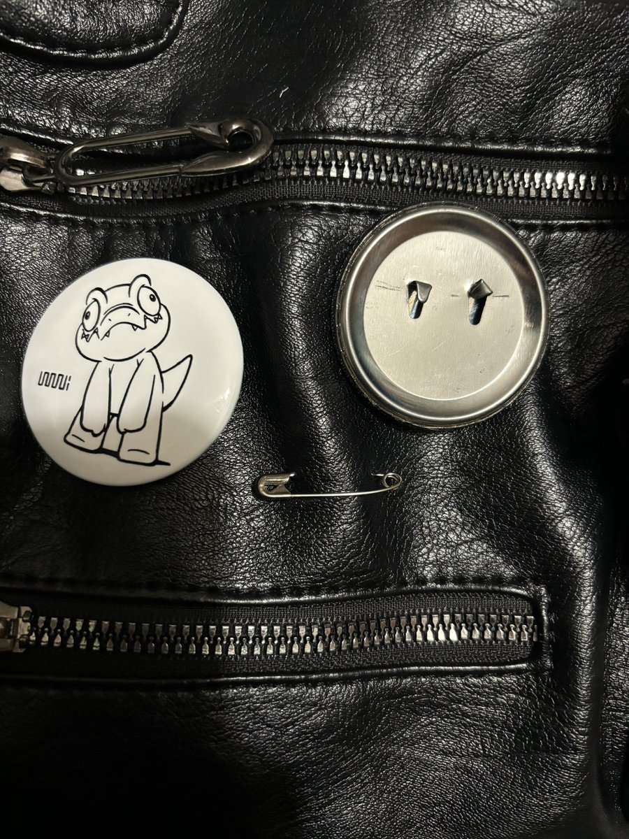 えびまよ tweet media