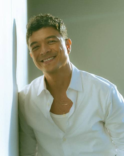 armand de loser tweet media