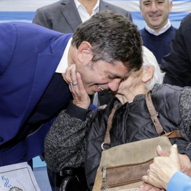 <a href="/elfachakicillof/">El Facha Kicillof</a> <a href="/Kicillofok/">Axel Kicillof</a> es así amigo, es así. La gente lo siente cerca y contra eso no hay campañas que valgan