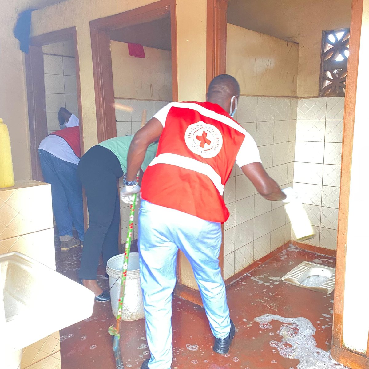 UgandaRC_Youths's tweet image. Kampala North Branch Youth in action!
Our Youths are proud to be part of a community service outreach at Makerere Kavule Zone C1 alongside the Community School, making a difference, one step at a time.

#URCSYouths
 #CommunityService  #HumanityInAction
@UgandaRedCross @KCCAUG